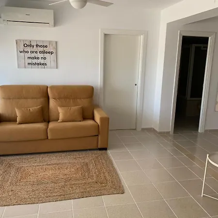Holiday Center Apartment *